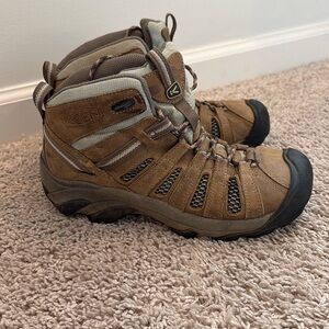 Women’s hiking boots